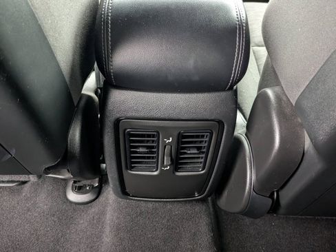 Used 2024 Dodge Durango SXT image 16