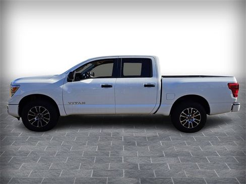 Used 2023 Nissan Titan SV image 4