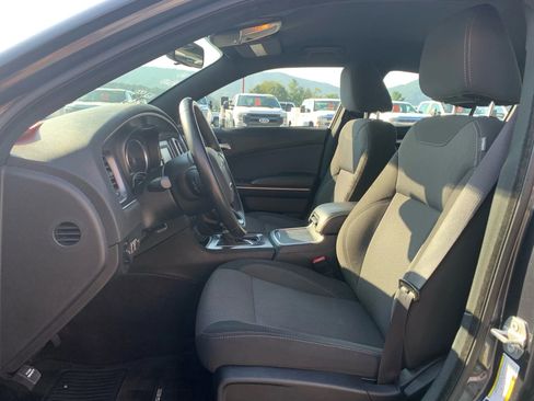 Used 2016 Dodge Charger SE image 9