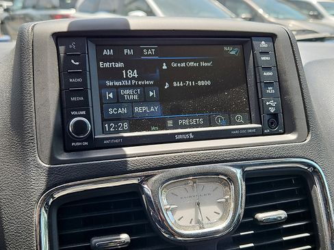 Used 2015 Chrysler Town & Country Touring-L w/ Driver Convenience Group FWD image 16