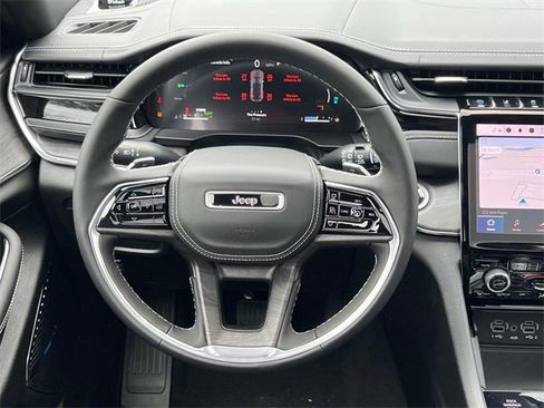 Used 2023 Jeep Grand Cherokee Overland w/ Luxury Tech Group IV image 14