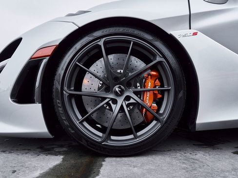 Used 2024 McLaren 750S Spider image 3