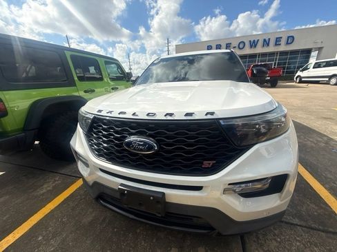 Used 2022 Ford Explorer ST w/ Equipment Group 401A AWD/4WD image 2