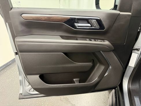 Used 2025 Chevrolet Tahoe LT AWD/4WD image 9