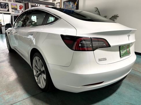 Used 2020 Tesla Model 3 Standard Range Plus image 4