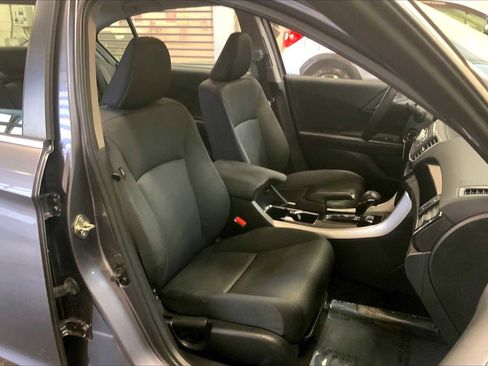 Used 2016 Honda Accord LX image 6