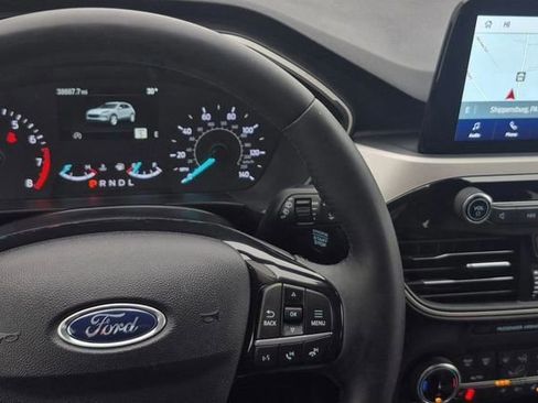 Used 2022 Ford Escape SE w/ SE Sport Appearance Package image 41