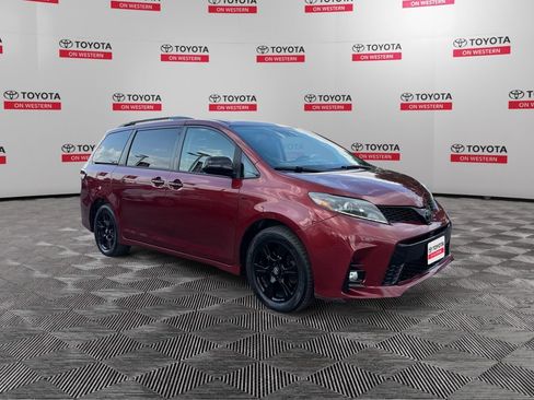Used 2020 Toyota Sienna SE w/ Nightshade Edition AWD/4WD image 3