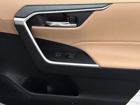 Used 2022 Toyota RAV4 XLE w/ Convenience Package image 24