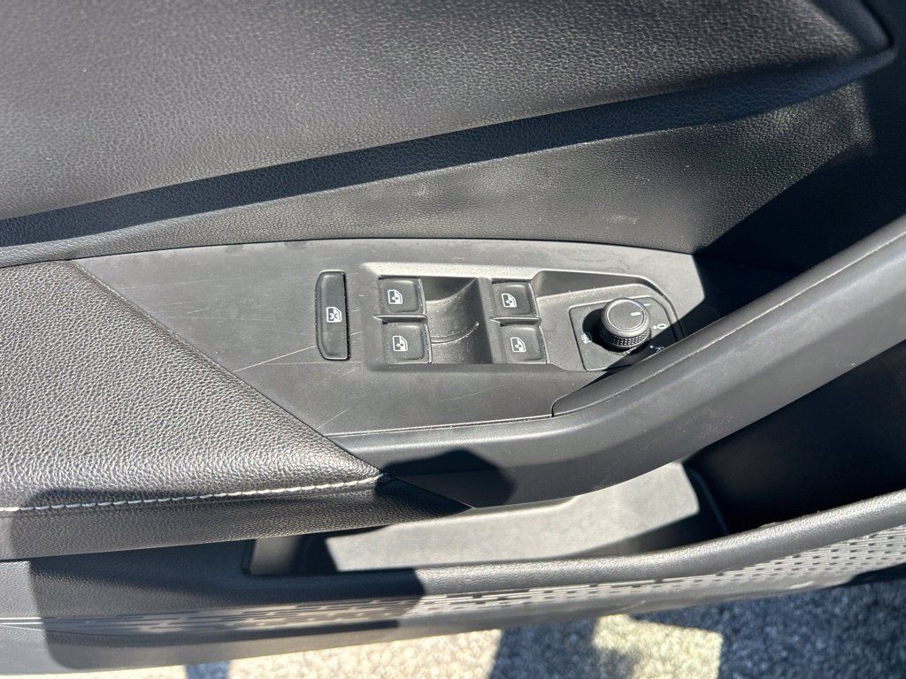 Used 2024 Volkswagen Jetta SE FWD image 31