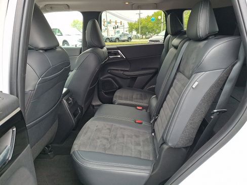 Used 2024 Mitsubishi Outlander SE Black Edition FWD image 10