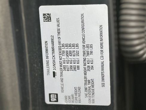 Used 2021 Chevrolet Suburban LT image 32