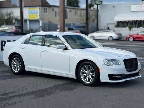 Used 2016 Chrysler 300 Limited image 18