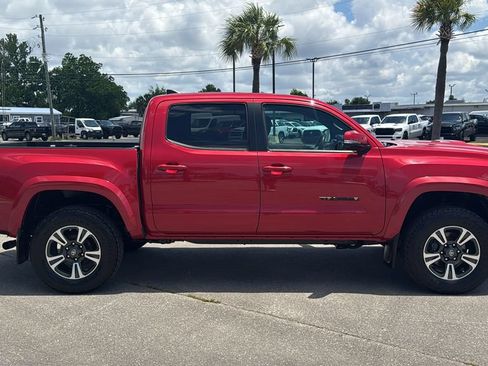 Used 2019 Toyota Tacoma TRD Sport AWD/4WD image 7