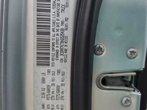 Used 2017 RAM 1500 Express AWD/4WD image 16