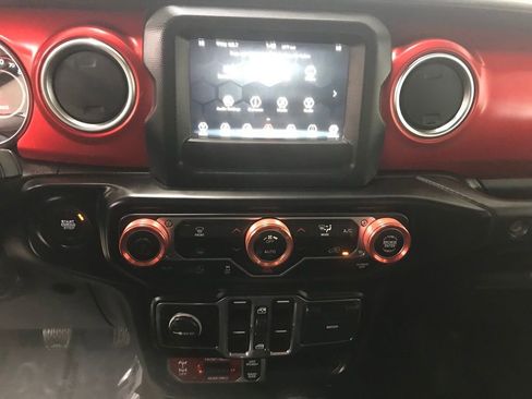 Used 2021 Jeep Gladiator Rubicon image 16