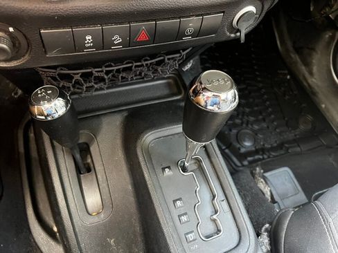 Used 2014 Jeep Wrangler Sahara w/ Connectivity Group AWD/4WD image 29