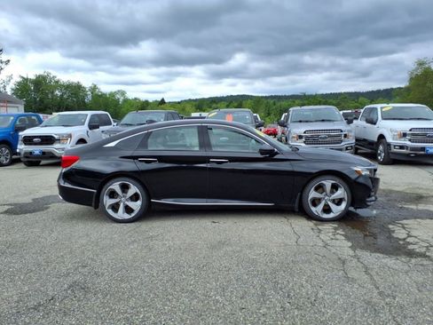 Used 2018 Honda Accord Touring image 4