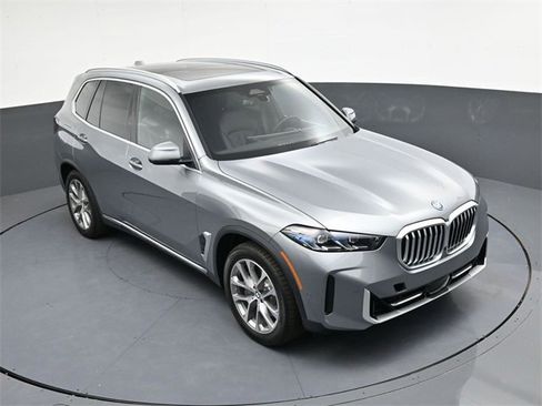 New 2026 BMW X5 xDrive50e w/ Climate Comfort Package image 17