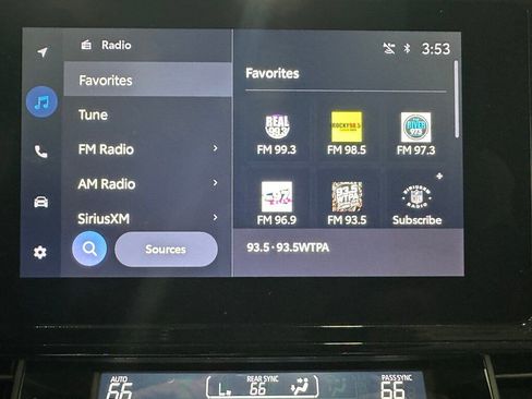 Used 2025 Toyota Sienna LE image 28