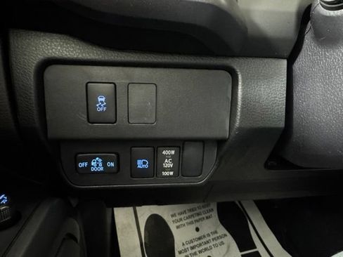 Used 2023 Toyota Tacoma TRD Off-Road w/ Technology Package AWD/4WD image 18