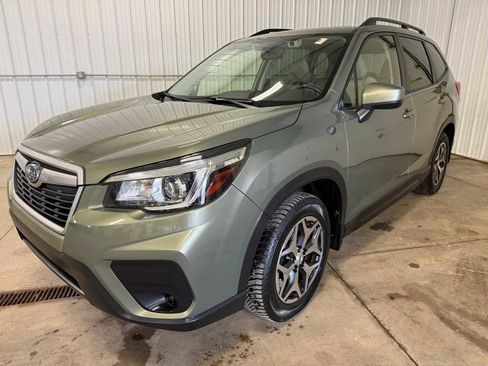 Used 2020 Subaru Forester Premium image 1
