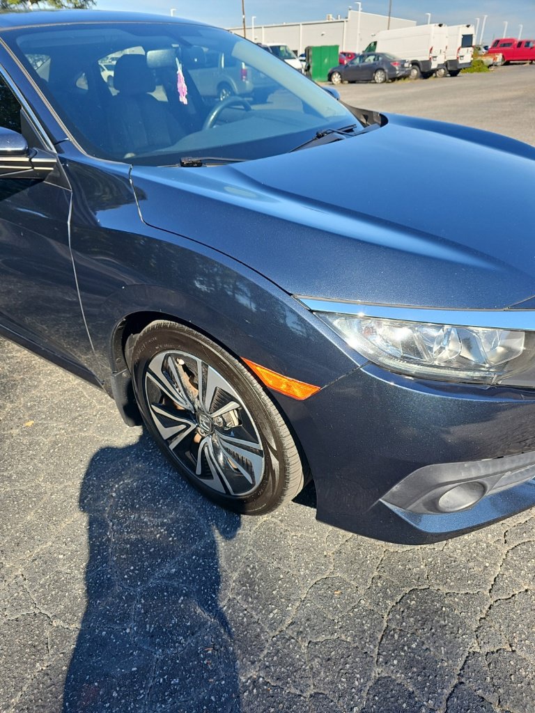 Used 2018 Honda Civic EX-L image 9