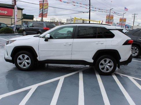 Certified 2021 Toyota RAV4 LE AWD/4WD image 4