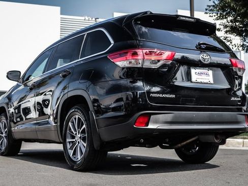 Used 2019 Toyota Highlander XLE AWD/4WD image 19