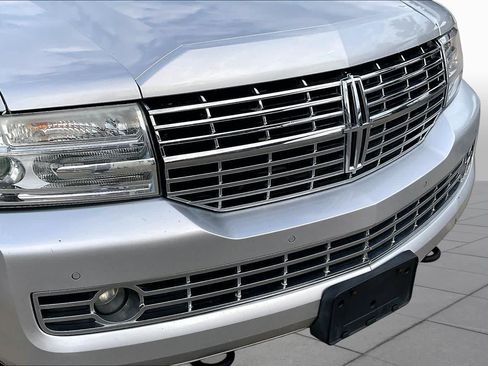 Used 2010 Lincoln Navigator 4WD image 27