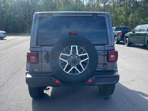 Certified 2025 Jeep Wrangler Unlimited Sahara AWD/4WD image 6