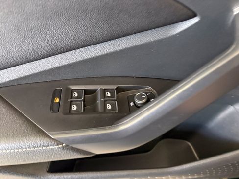 Used 2024 Volkswagen Jetta SE FWD image 27