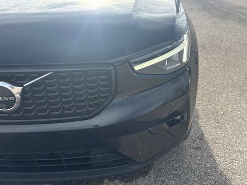 Certified 2024 Volvo XC40 B5 Plus w/ Climate Package image 9