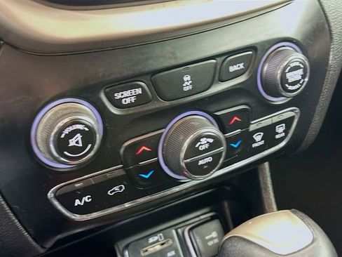 Used 2018 Jeep Cherokee Limited AWD/4WD image 15