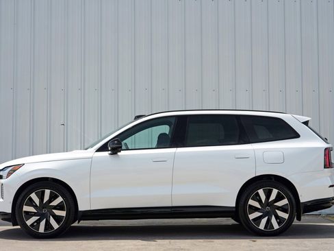 Used 2025 Volvo EX90 Ultra image 49