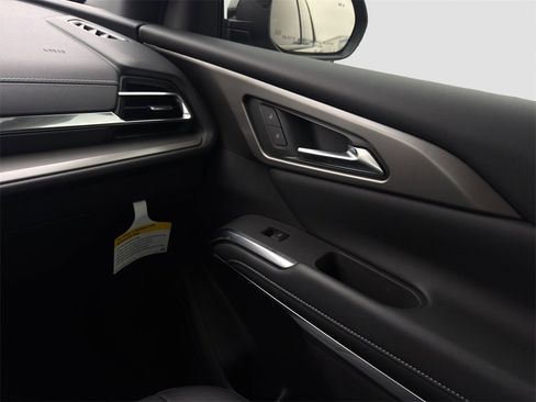 Used 2025 Chevrolet Traverse LT image 17