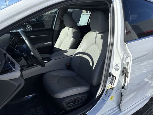 Used 2023 Toyota Camry XSE w/ Navigation Package image 11
