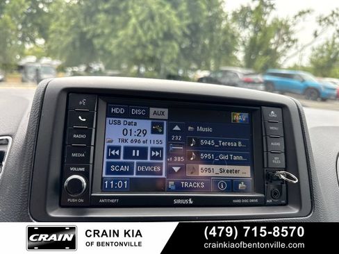 Used 2016 Dodge Grand Caravan SXT FWD image 21