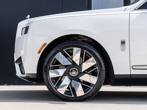 New 2026 Rolls-Royce Cullinan AWD/4WD image 13