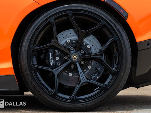Used 2024 Lamborghini Revuelto AWD/4WD image 9