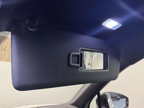 Used 2022 Volkswagen Tiguan SE R-Line image 30