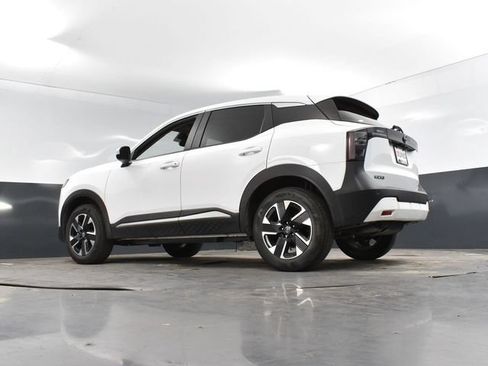 Used 2025 Nissan Kicks SV AWD/4WD image 45