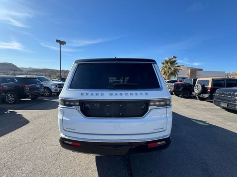 Used 2023 Jeep Grand Wagoneer L Series II image 4