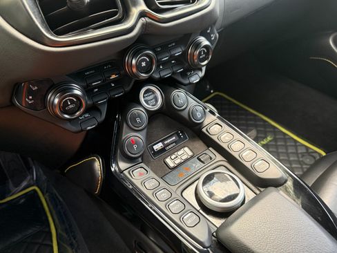 Used 2019 Aston Martin V8 Vantage Coupe RWD image 21