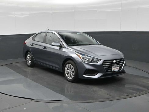Used 2019 Hyundai Accent SE image 2