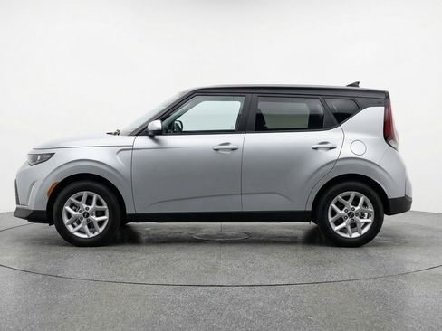 Used 2025 Kia Soul LX w/ LX Technology Package FWD image 5