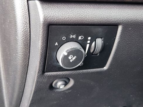 Used 2013 Jeep Grand Cherokee Laredo AWD/4WD image 25