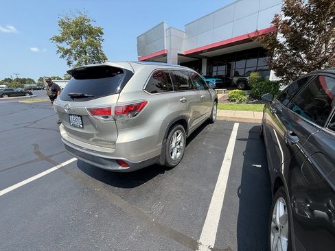 Used 2016 Toyota Highlander Limited Platinum AWD/4WD image 5