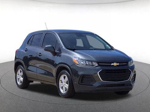 Used 2020 Chevrolet Trax LS w/ Tint and Cruise Package FWD image 3