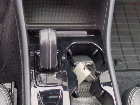Used 2021 Volvo XC40 T5 R-Design image 27